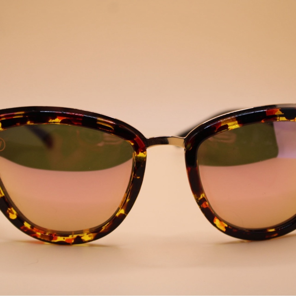 Chic Tortoise Shell Sunglasses
